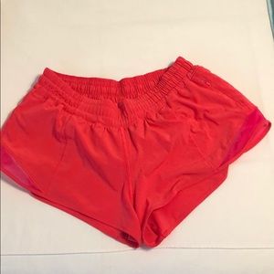NEON PINK LULULEMON HOTTY HOTT II SHORTS SIZE 8